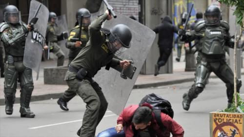 violencia de estado colombia analisis novela negra la conspiracion de los farsantes